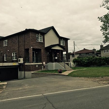 Luxury Two Story Villa Unit D Laval Luaran gambar