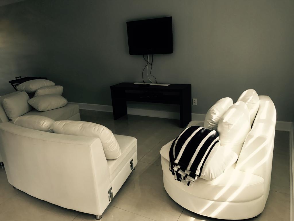 Luxury Two Story Villa Unit D Laval Luaran gambar